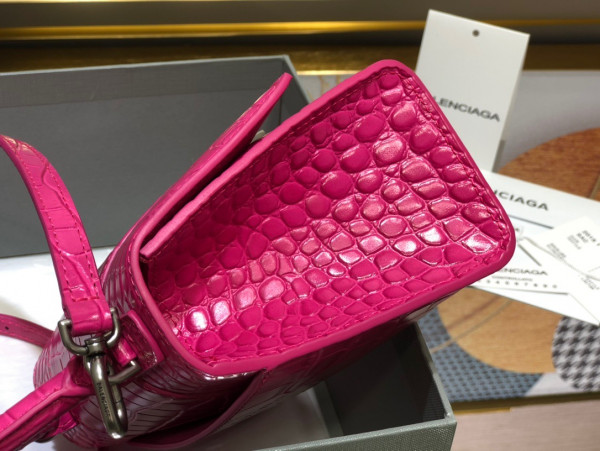 Ba*len*cia*ga hourglass