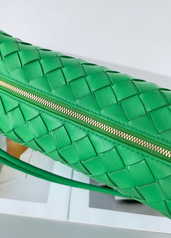 bo*te*ga Ve*ne*ta small loop camera bag