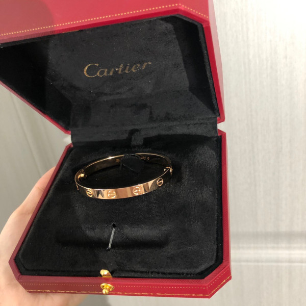 Ca*t*er bracelet
