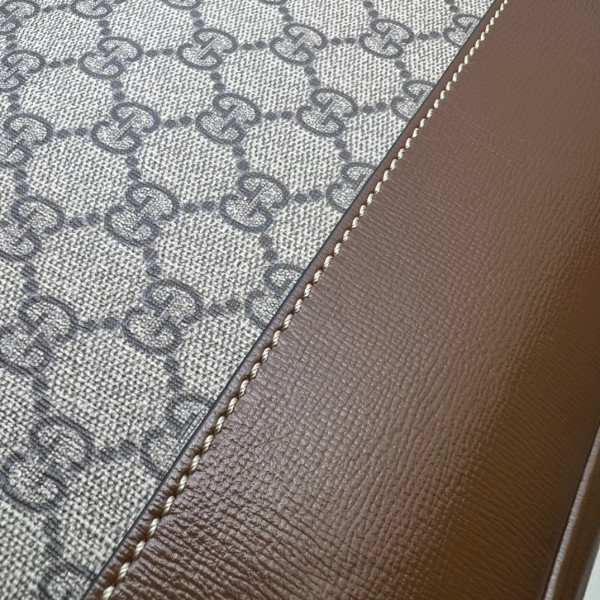 G*u*i medium backpack with interlocking g