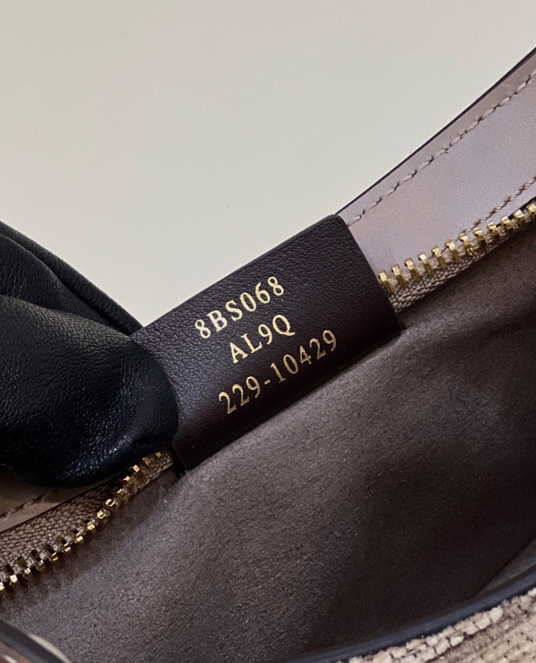 F**di o’lock swing