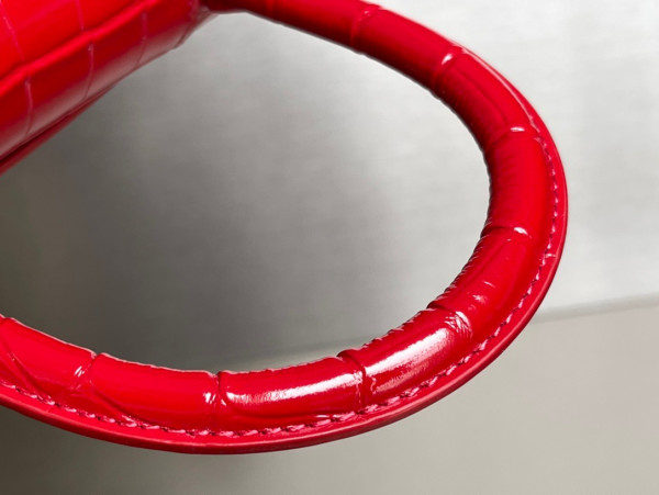 Ba*len*cia*ga hourglass