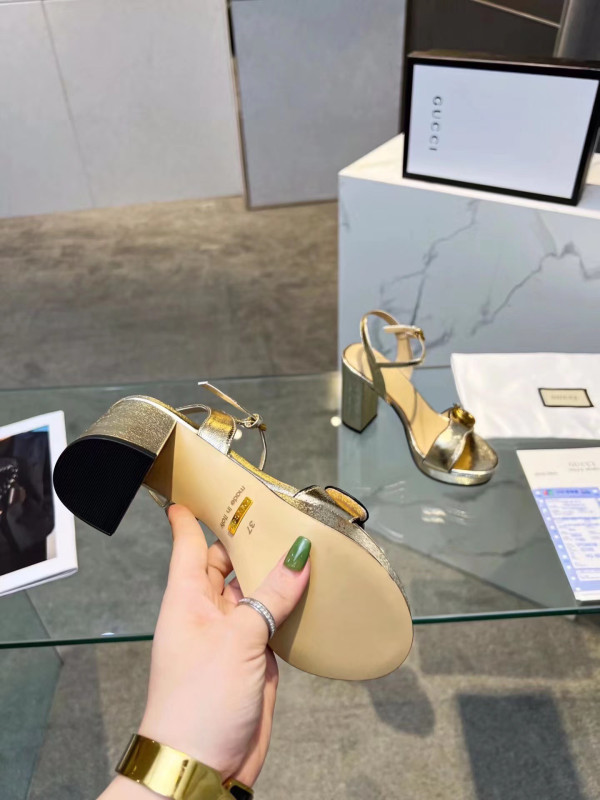 G*u*i leather sandal