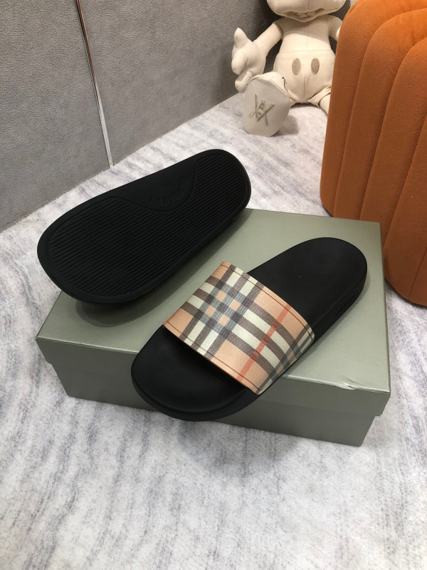 B**rry vintage check slides