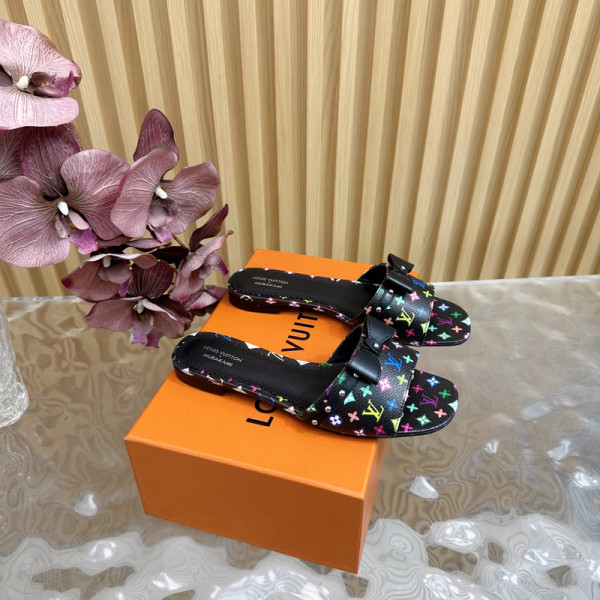 l0*is V*t0n slippers