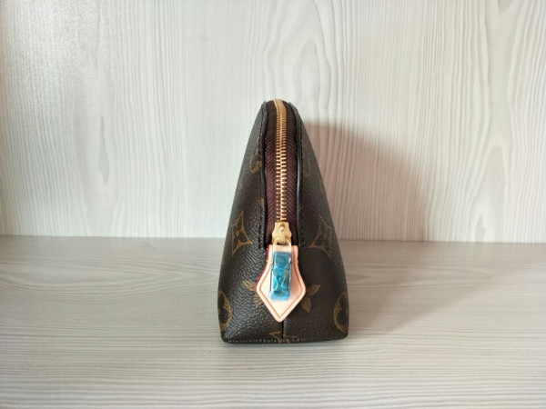 l0*is V*t0n cosmetic pouch pm-19*12*6cm