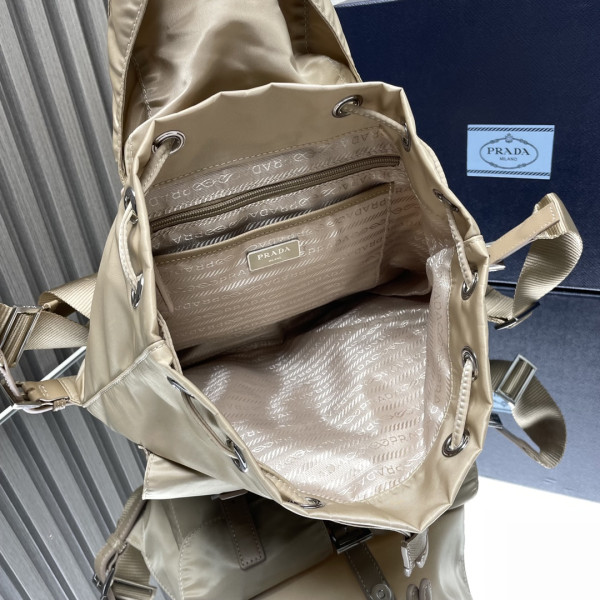 Pra*a re-nylon backpack-23.5*28*12cm