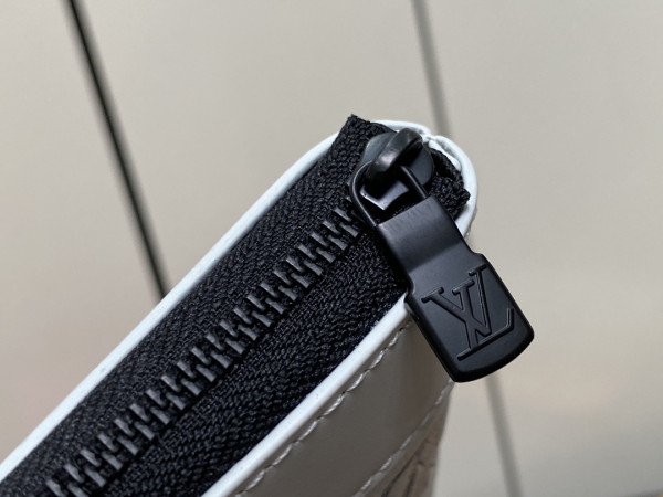 l0*is V*t0n pochette to-go-30*21.5*2cm