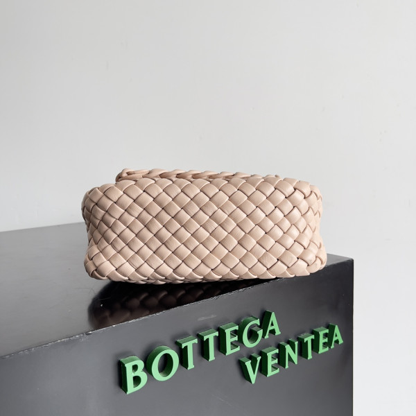 bo*te*ga Ve*ne*ta mini cobble shoulder bag