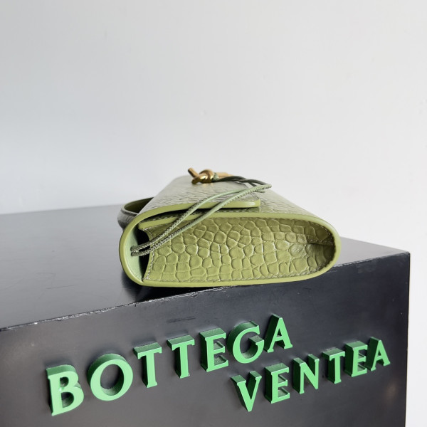 bo*te*ga Ve*ne*ta long clutch andiamo with handle-31*13*3cm