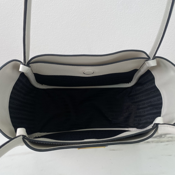 Pra*a medium leather handbag-25*18.5*12.5cm