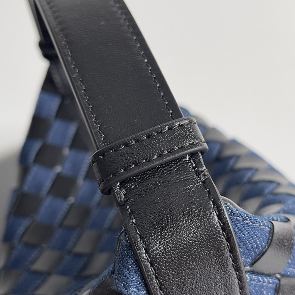 bo*te*ga Ve*ne*ta mini wallace