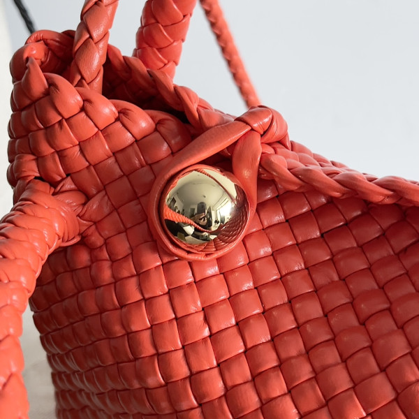 bo*te*ga Ve*ne*ta mini tosca