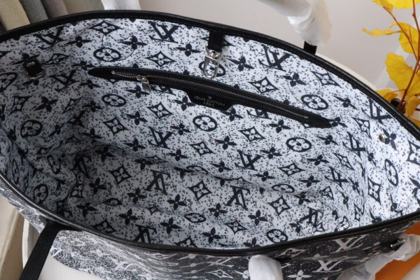 l0*is V*t0n neverfull mm